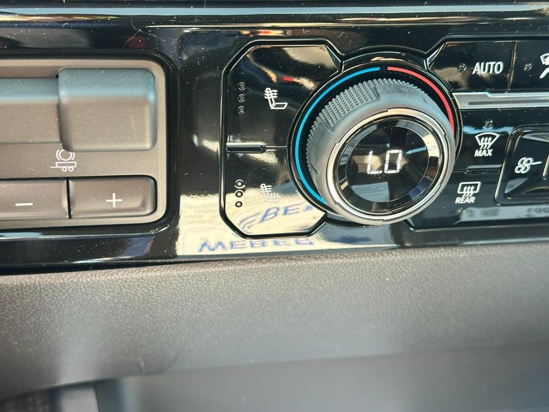 Chevrolet Silverado 1500 Vehicle Full-screen Gallery Image 14