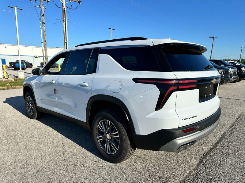 Chevrolet Traverse Vehicle Full-screen Gallery Image 3