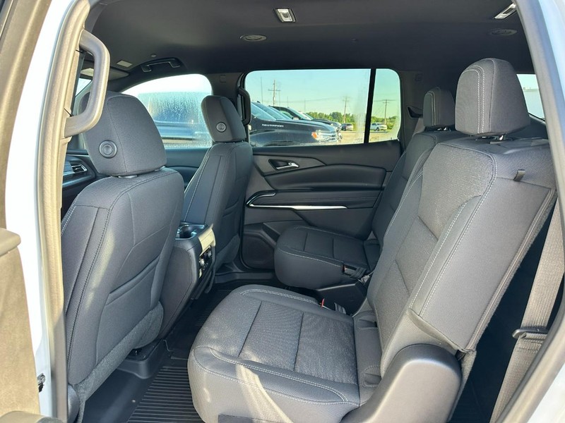 Chevrolet Traverse Vehicle Full-screen Gallery Image 4