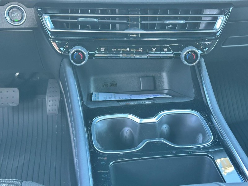 Chevrolet Traverse Vehicle Full-screen Gallery Image 9