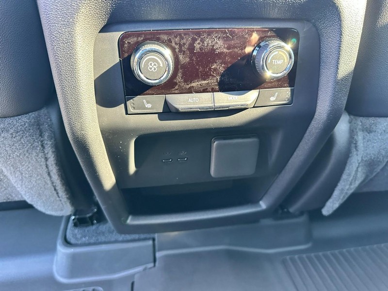 Chevrolet Traverse Vehicle Full-screen Gallery Image 6