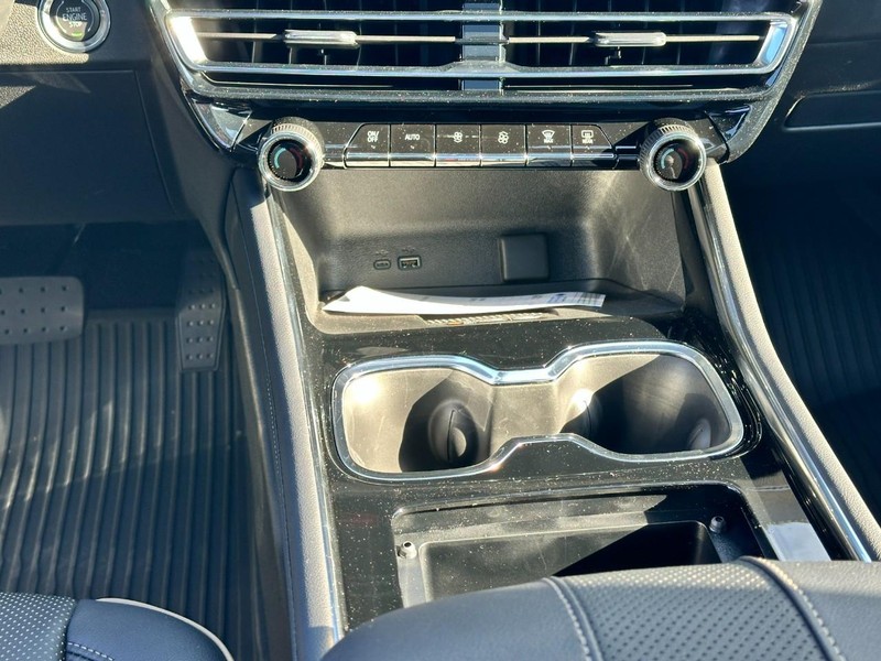 Chevrolet Traverse Vehicle Full-screen Gallery Image 11