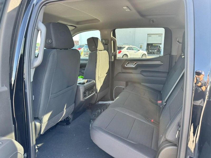 Chevrolet Silverado 1500 Vehicle Full-screen Gallery Image 4