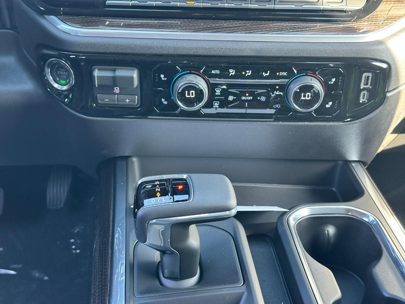 Chevrolet Silverado 1500 Vehicle Full-screen Gallery Image 8