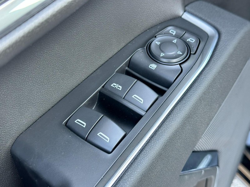 Chevrolet Silverado 1500 Vehicle Full-screen Gallery Image 9