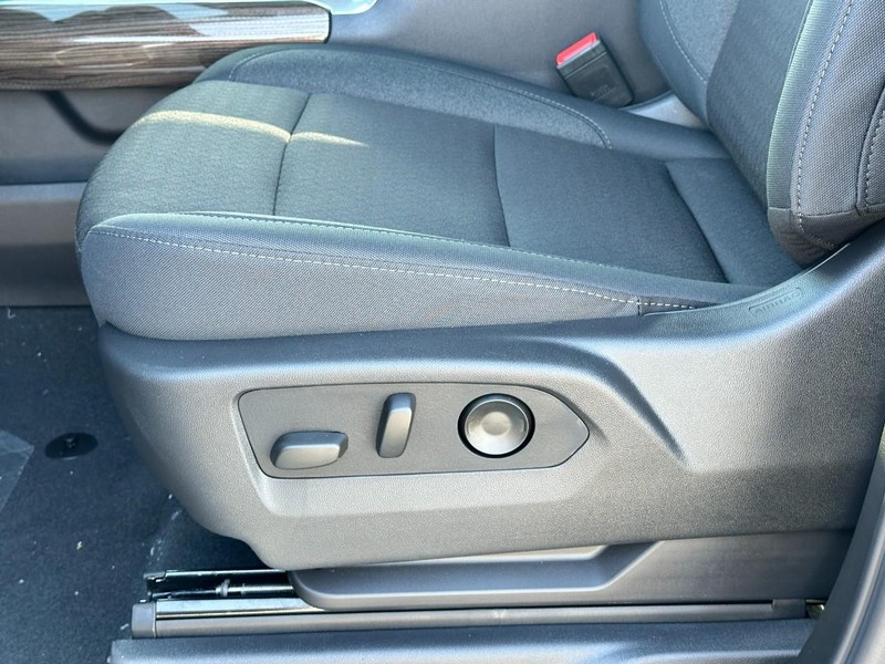 Chevrolet Silverado 1500 Vehicle Full-screen Gallery Image 10