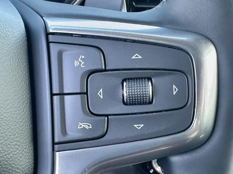 Chevrolet Silverado 1500 Vehicle Full-screen Gallery Image 12