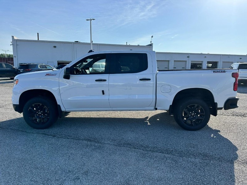 Chevrolet Silverado 1500 Vehicle Full-screen Gallery Image 2