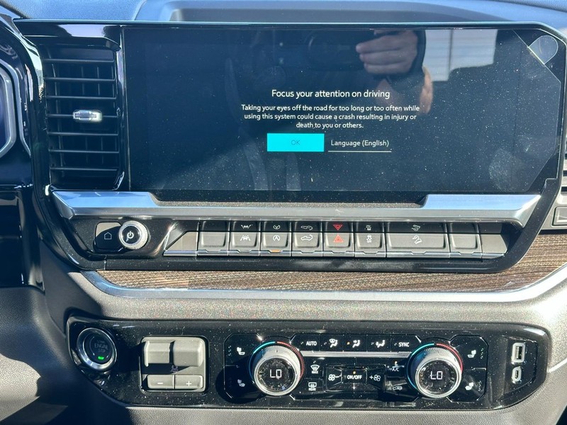 Chevrolet Silverado 1500 Vehicle Full-screen Gallery Image 7
