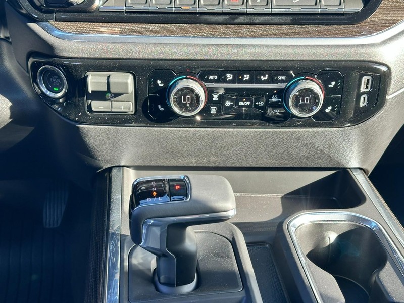 Chevrolet Silverado 1500 Vehicle Full-screen Gallery Image 8