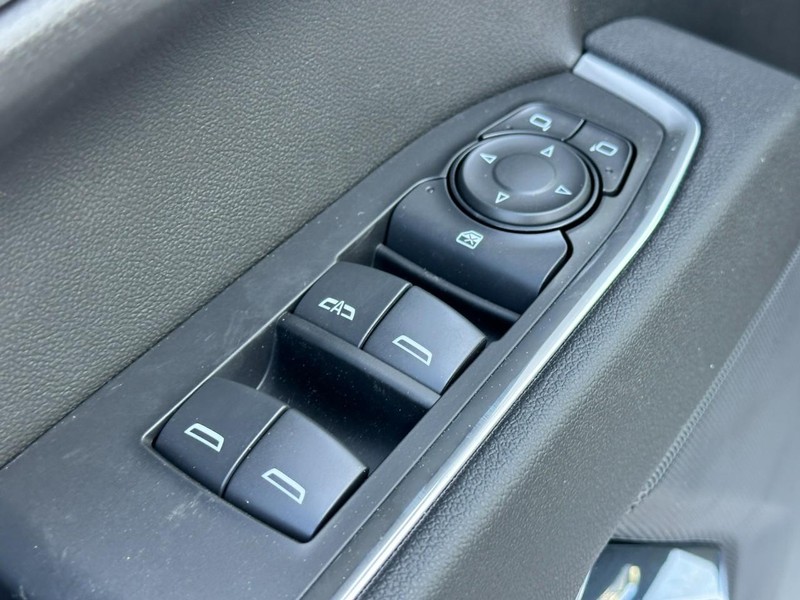 Chevrolet Silverado 1500 Vehicle Full-screen Gallery Image 9