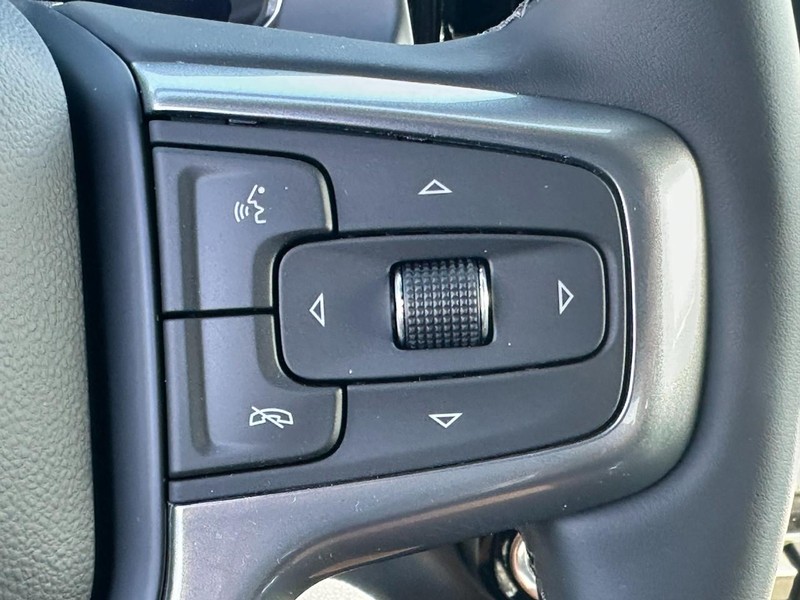 Chevrolet Silverado 1500 Vehicle Full-screen Gallery Image 12
