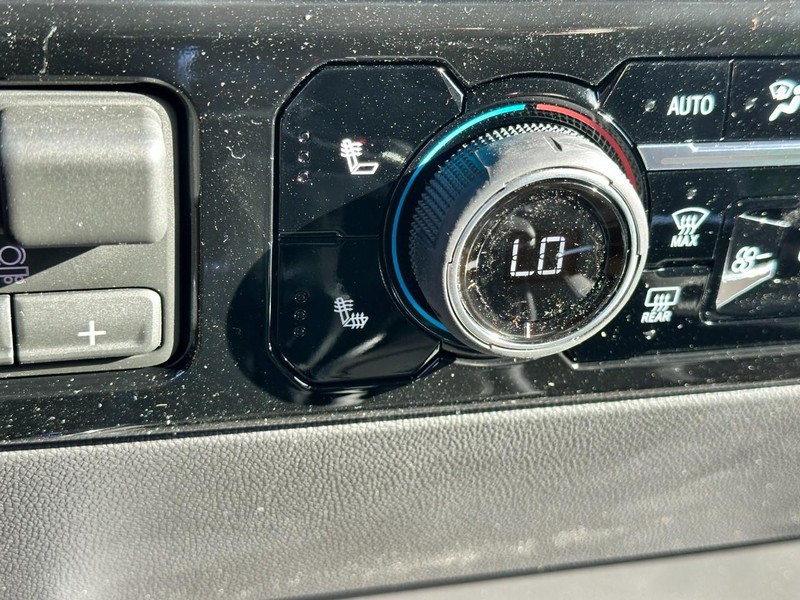 Chevrolet Silverado 1500 Vehicle Full-screen Gallery Image 13
