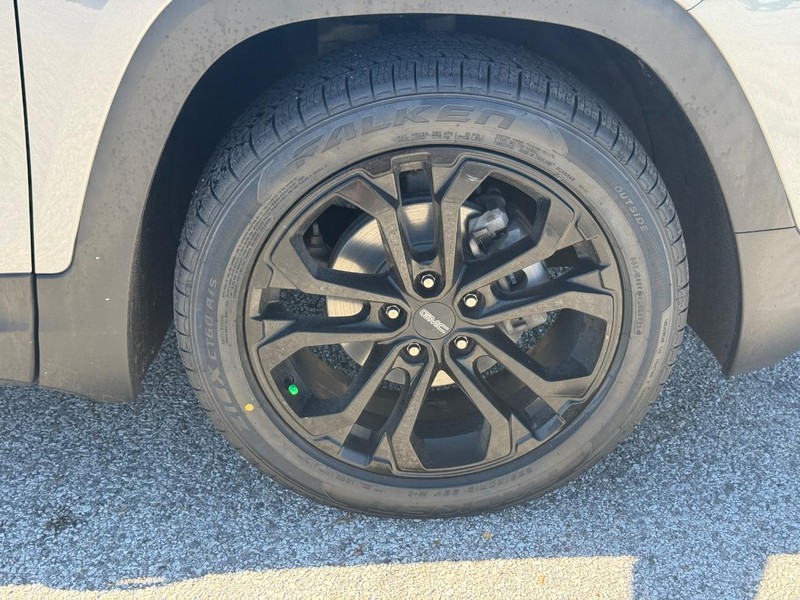GMC Terrain Vehicle Full-screen Gallery Image 7