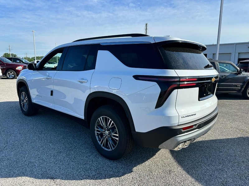 Chevrolet Traverse Vehicle Full-screen Gallery Image 3