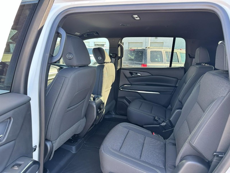 Chevrolet Traverse Vehicle Full-screen Gallery Image 4