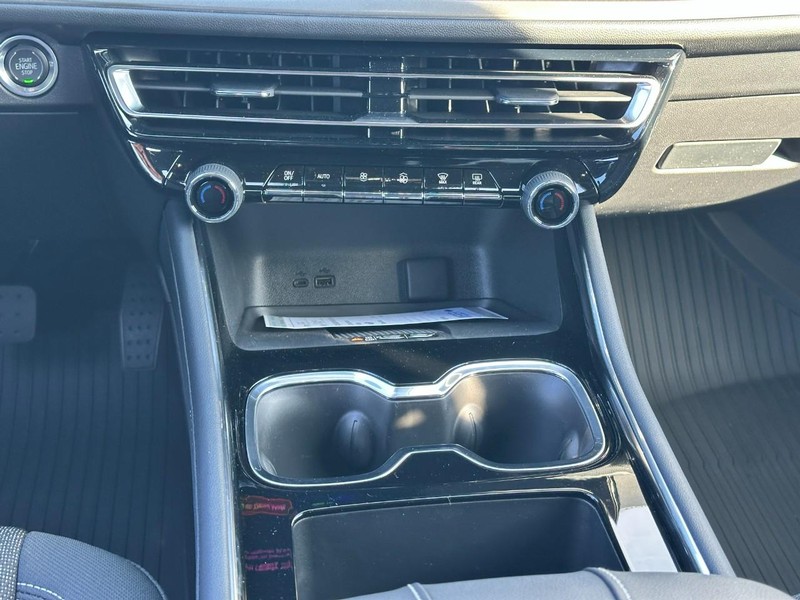 Chevrolet Traverse Vehicle Full-screen Gallery Image 9