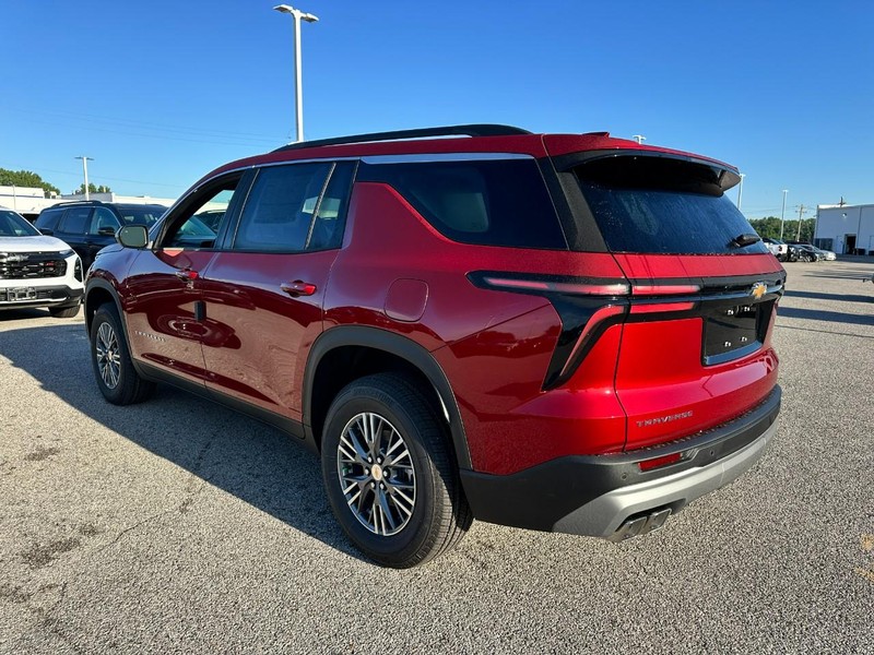 Chevrolet Traverse Vehicle Full-screen Gallery Image 3