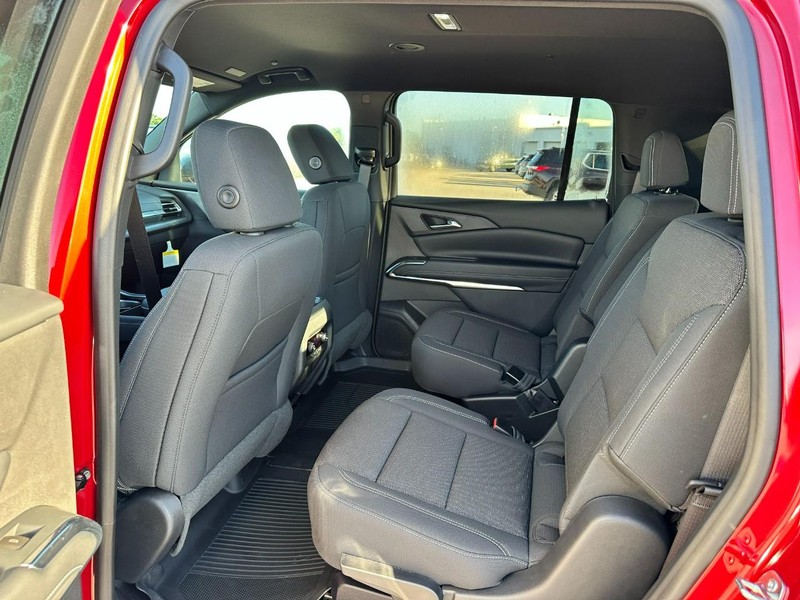 Chevrolet Traverse Vehicle Full-screen Gallery Image 4