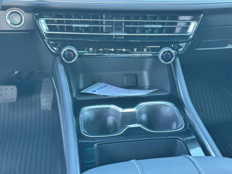 Chevrolet Traverse Vehicle Full-screen Gallery Image 8