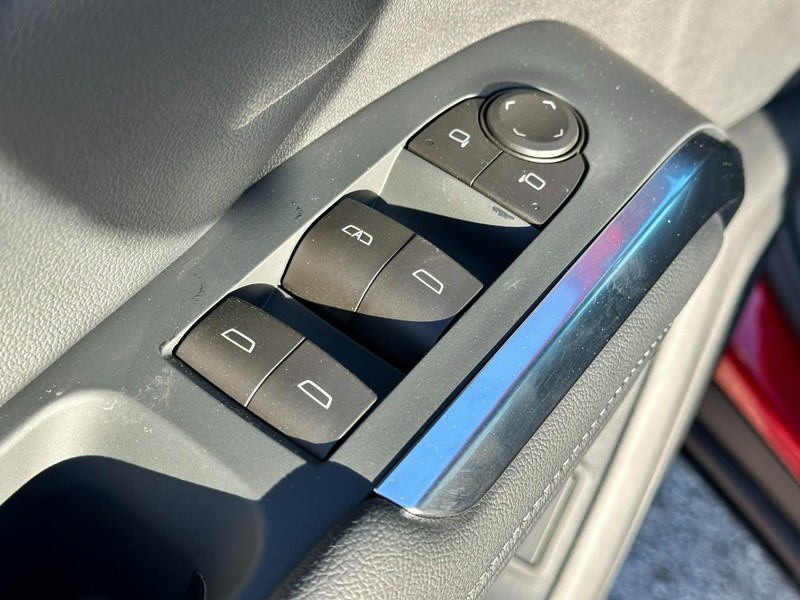 Chevrolet Traverse Vehicle Full-screen Gallery Image 9