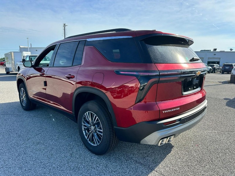 Chevrolet Traverse Vehicle Full-screen Gallery Image 3