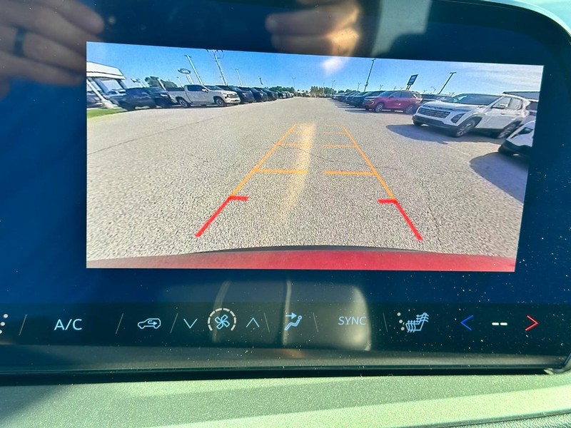Chevrolet Traverse Vehicle Full-screen Gallery Image 14