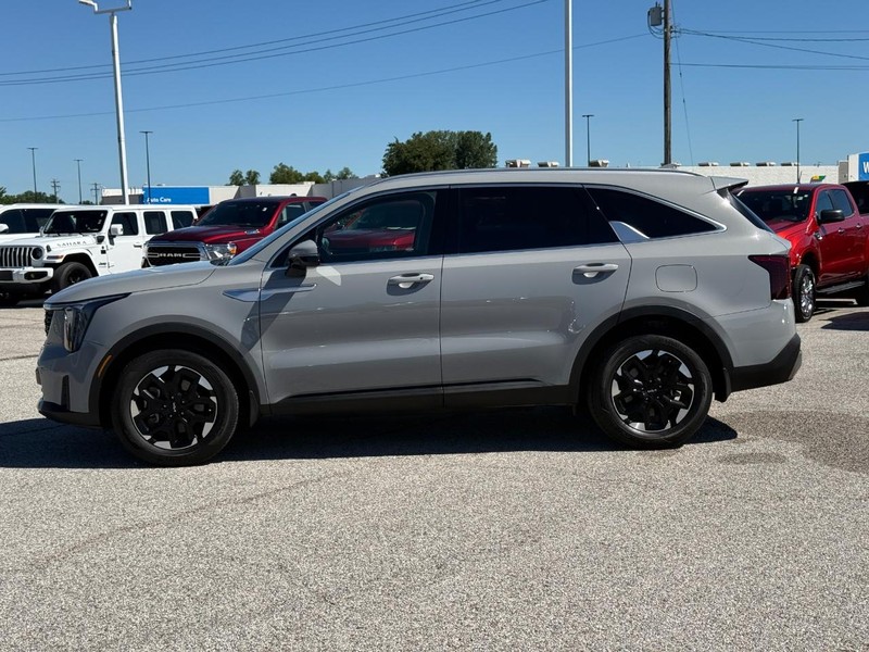 Kia Sorento Vehicle Full-screen Gallery Image 2