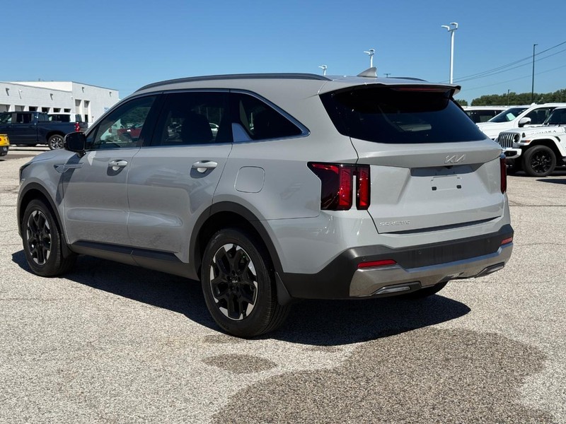 Kia Sorento Vehicle Full-screen Gallery Image 3
