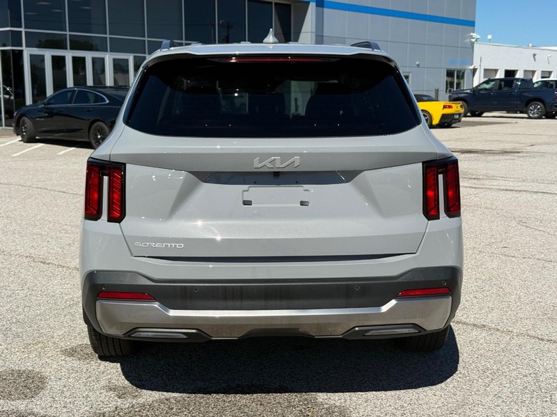 Kia Sorento Vehicle Full-screen Gallery Image 4