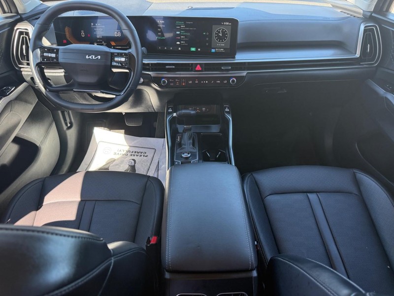 Kia Sorento Vehicle Full-screen Gallery Image 12