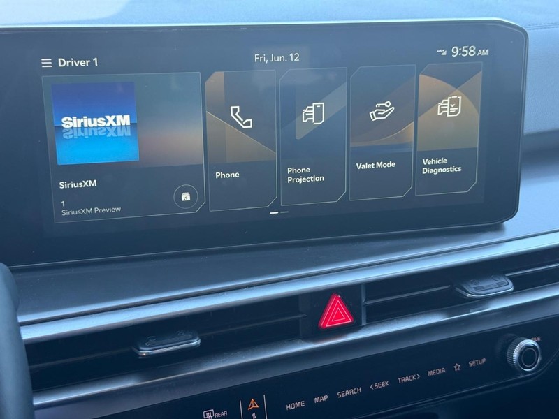 Kia Sorento Vehicle Full-screen Gallery Image 16