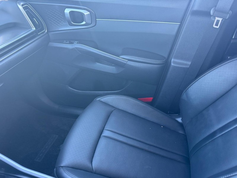 Kia Sorento Vehicle Full-screen Gallery Image 21