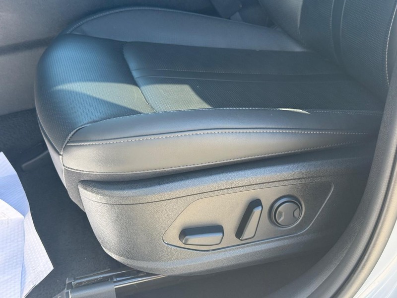 Kia Sorento Vehicle Full-screen Gallery Image 24