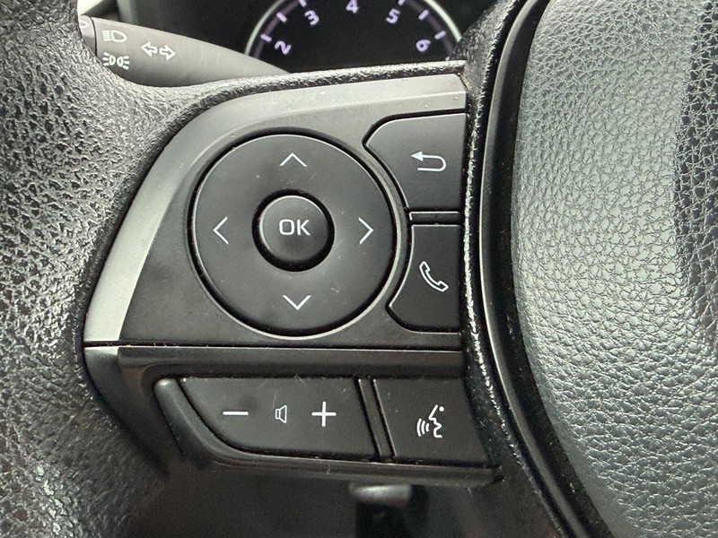 Toyota RAV4 Vehicle Full-screen Gallery Image 13