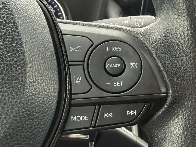 Toyota RAV4 Vehicle Full-screen Gallery Image 14