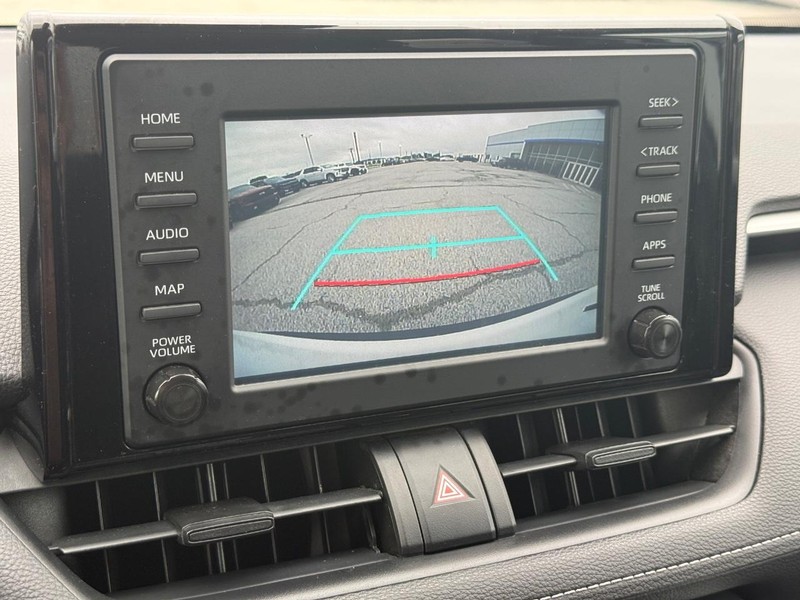 Toyota RAV4 Vehicle Full-screen Gallery Image 16