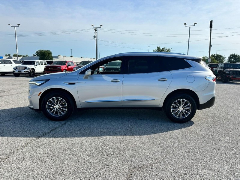 Buick Enclave Vehicle Full-screen Gallery Image 02