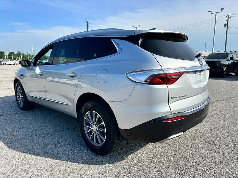 Buick Enclave Vehicle Full-screen Gallery Image 03