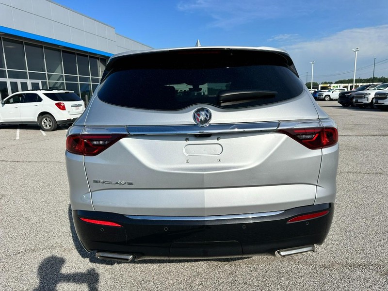 Buick Enclave Vehicle Full-screen Gallery Image 04