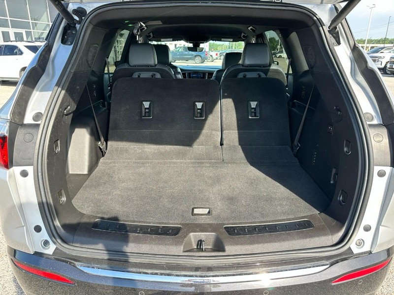 Buick Enclave Vehicle Full-screen Gallery Image 05