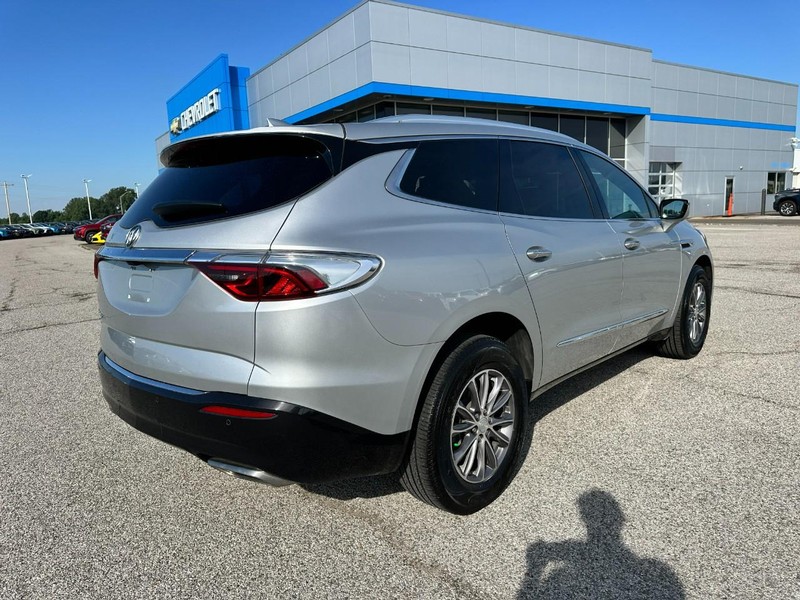 Buick Enclave Vehicle Full-screen Gallery Image 07