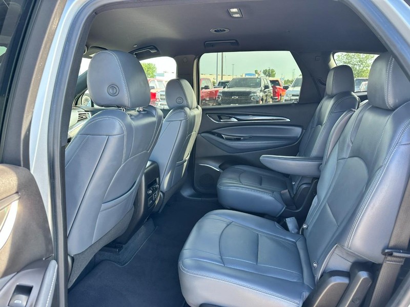 Buick Enclave Vehicle Full-screen Gallery Image 10