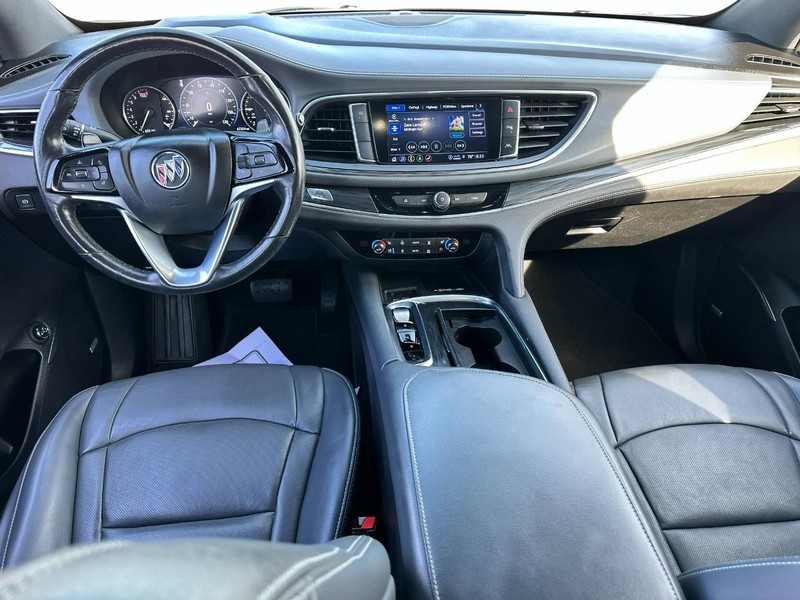 Buick Enclave Vehicle Full-screen Gallery Image 12