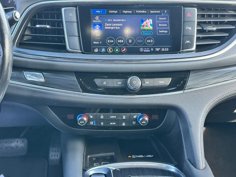 Buick Enclave Vehicle Full-screen Gallery Image 14