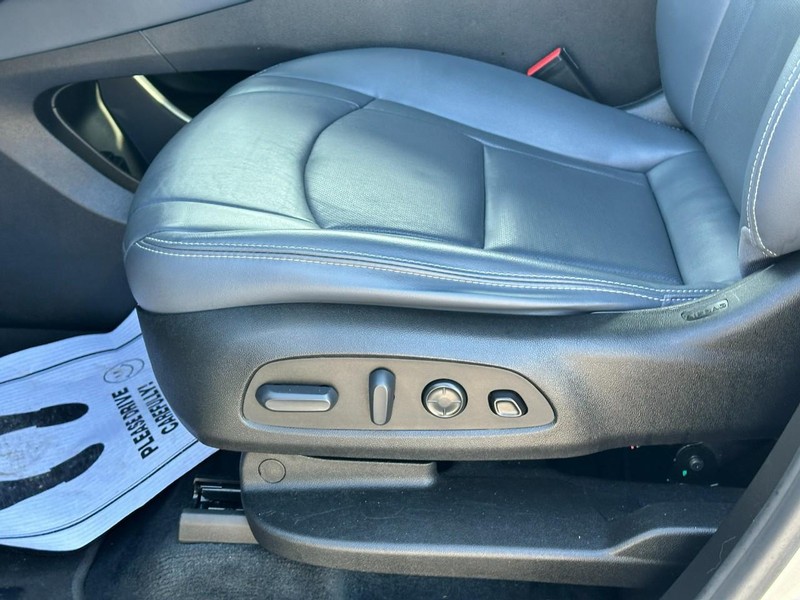 Buick Enclave Vehicle Full-screen Gallery Image 19