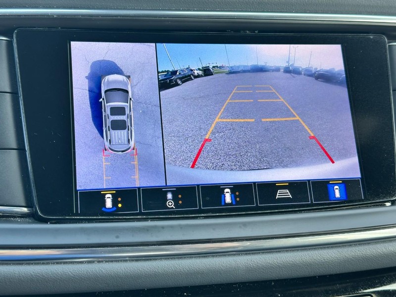 Buick Enclave Vehicle Full-screen Gallery Image 25