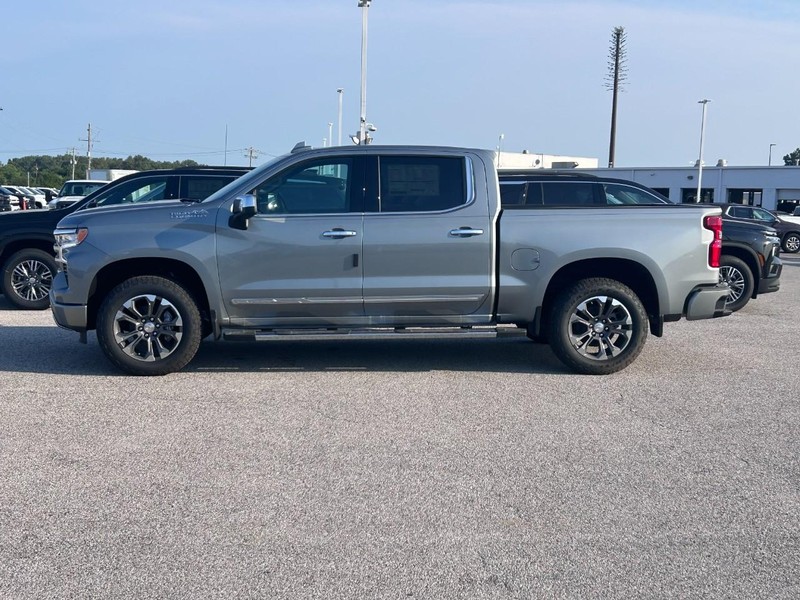 Chevrolet Silverado 1500 Vehicle Full-screen Gallery Image 2