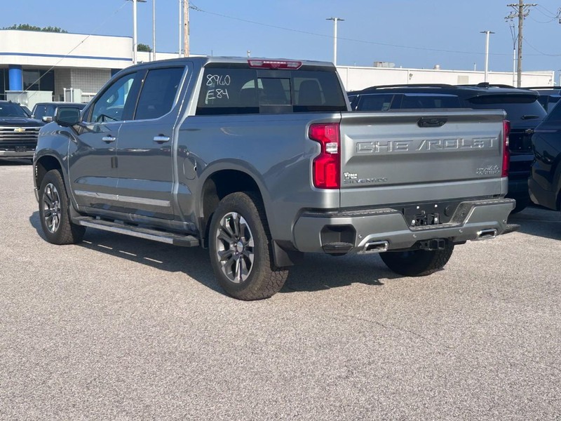 Chevrolet Silverado 1500 Vehicle Full-screen Gallery Image 3