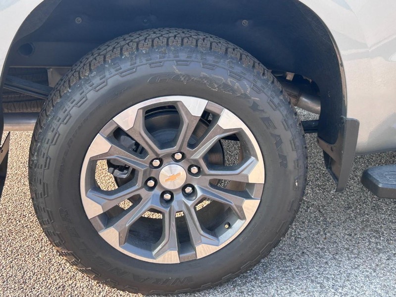 Chevrolet Silverado 1500 Vehicle Full-screen Gallery Image 4